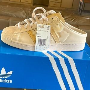 Womens superstar mule size 8 NWT